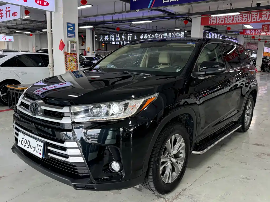 Toyota Highlander 2021 — фото 1