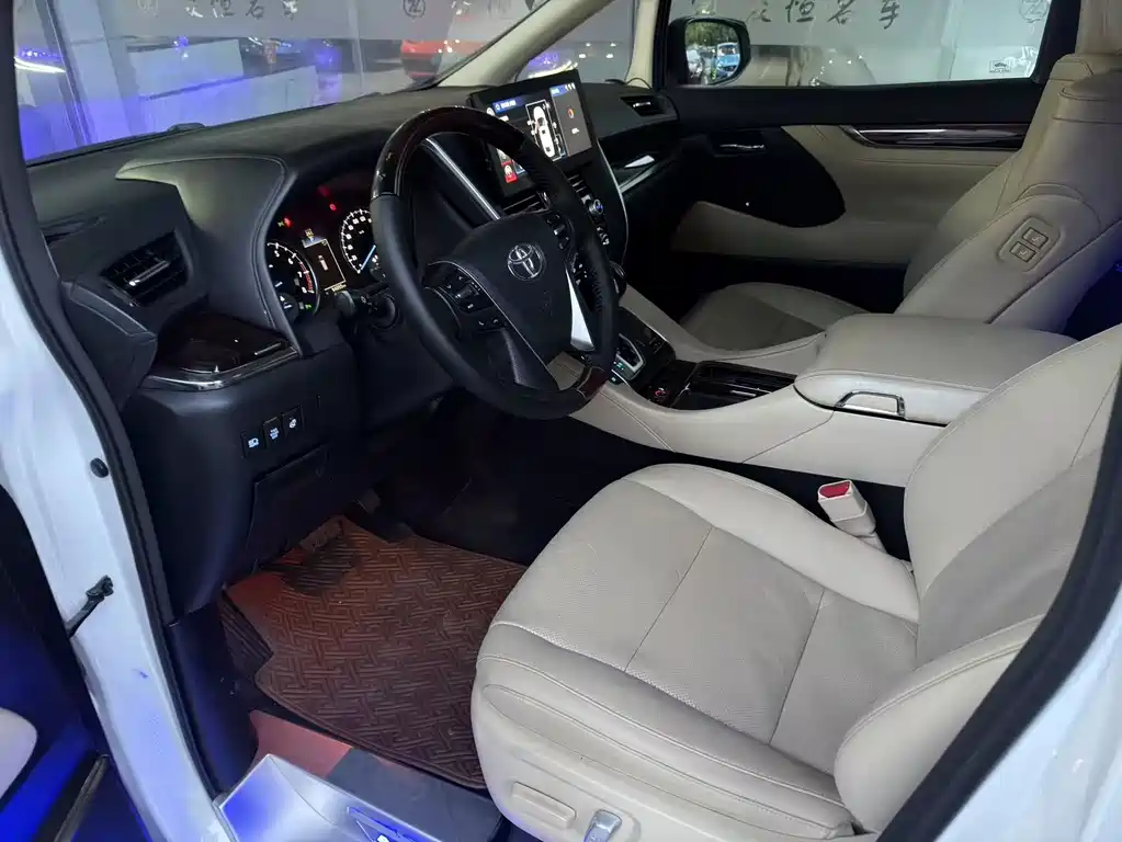 Toyota Alphard 2017 — фото 2