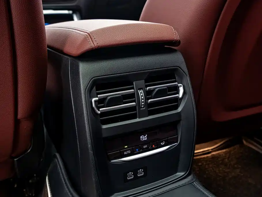 BMW 3 Series 2023 — фото 13