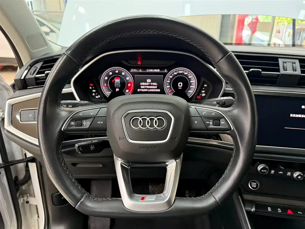 Audi Q3 2023 — фото 11