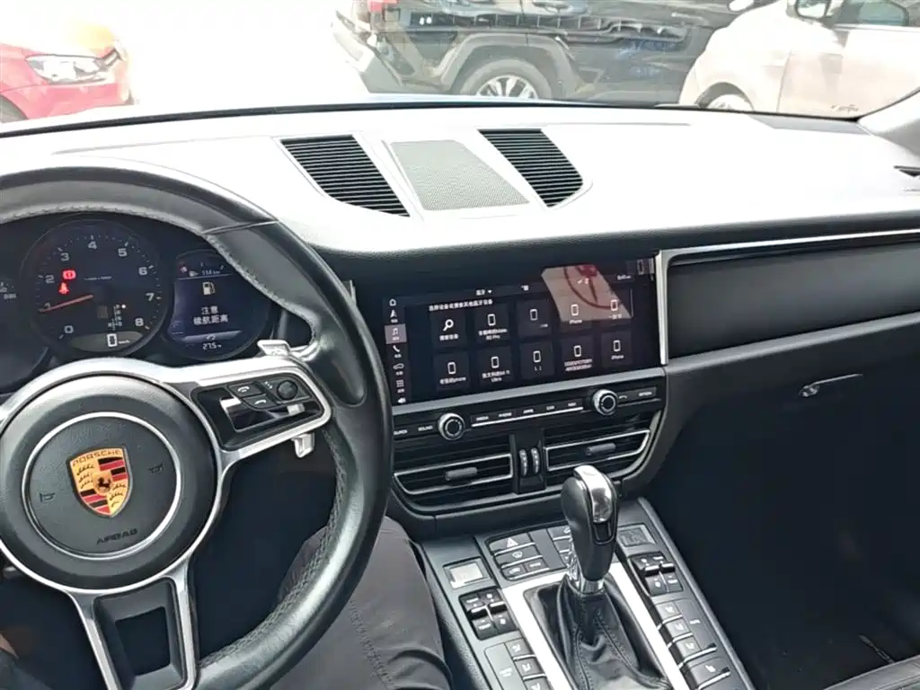 Porsche Macan 2019 — фото 10