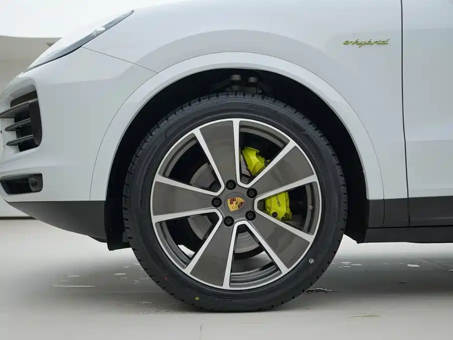 Porsche Cayenne New Energy 2023 — фото 16