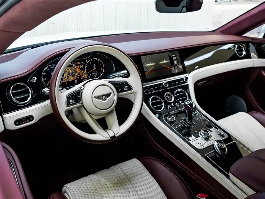 Bentley Continental 2023 — фото 31