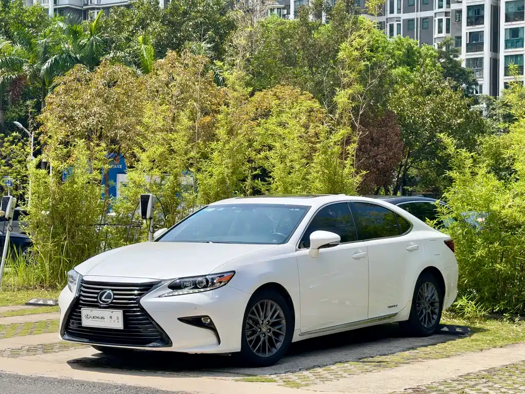 Lexus ES 2018
