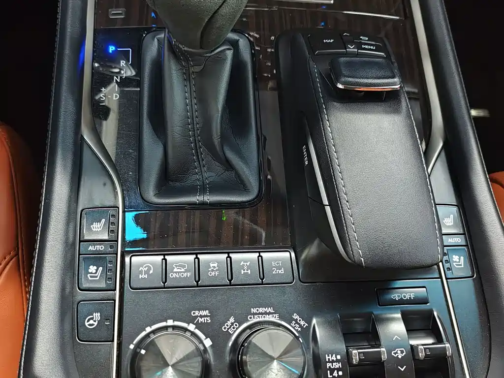 Lexus LX 2017 — фото 14