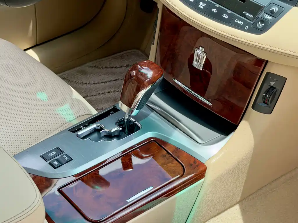 Toyota Crown 2014