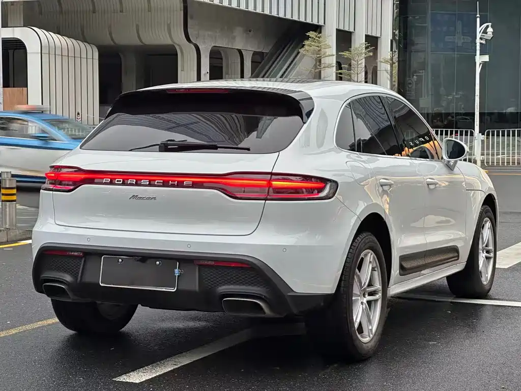 Porsche Macan 2023 — фото 17