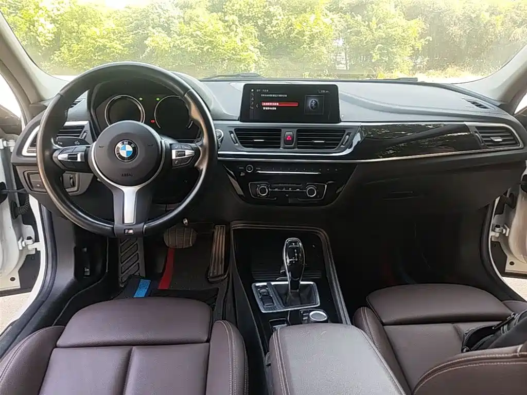 BMW 1 Series 2020 — фото 10