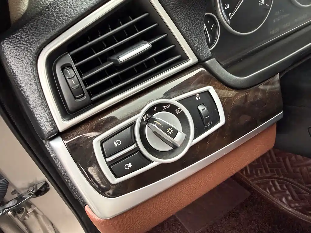 BMW 5 Series 2015 — фото 22