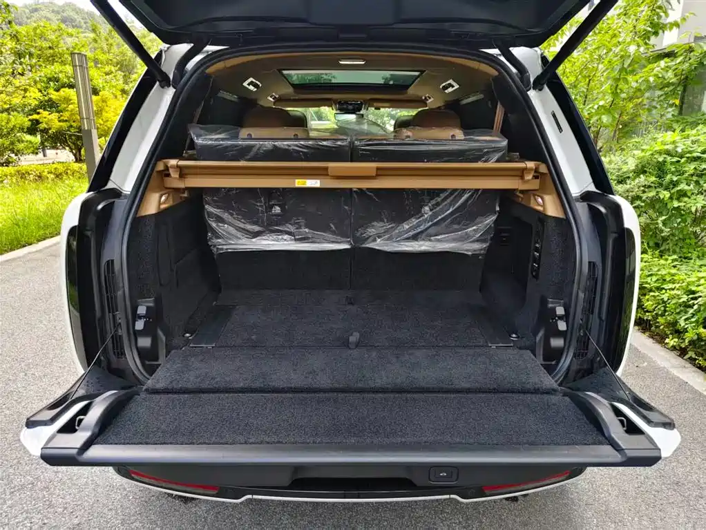 Land Rover Range Rover 2023 — фото 13