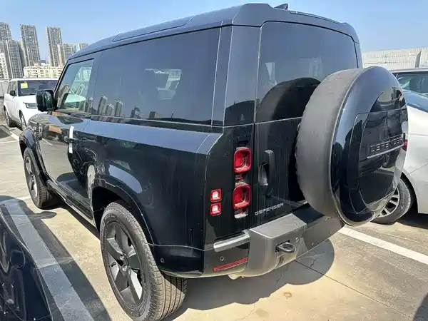 Land Rover Defender 2026