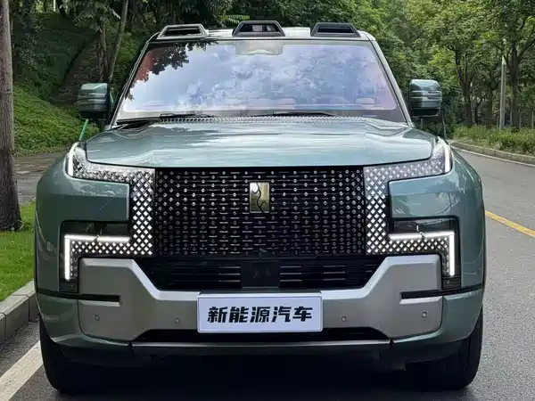 Yangwang U8 2024