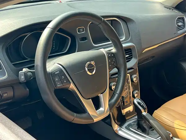 Volvo V40 2018
