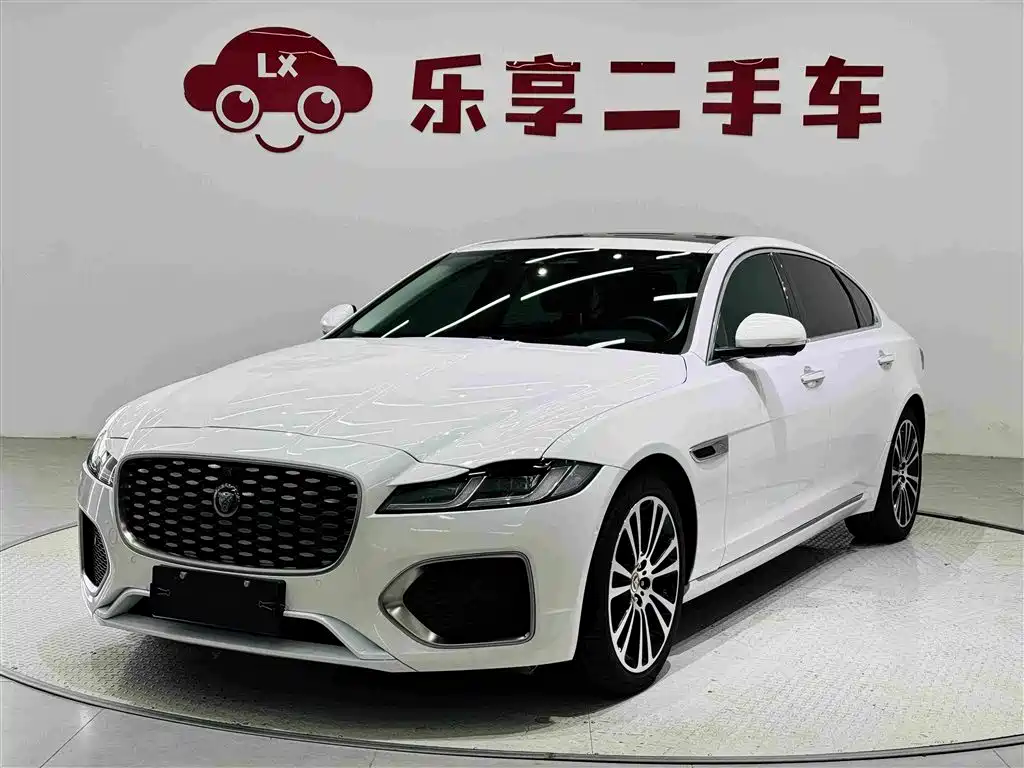 Jaguar XFL 2022 — фото 1