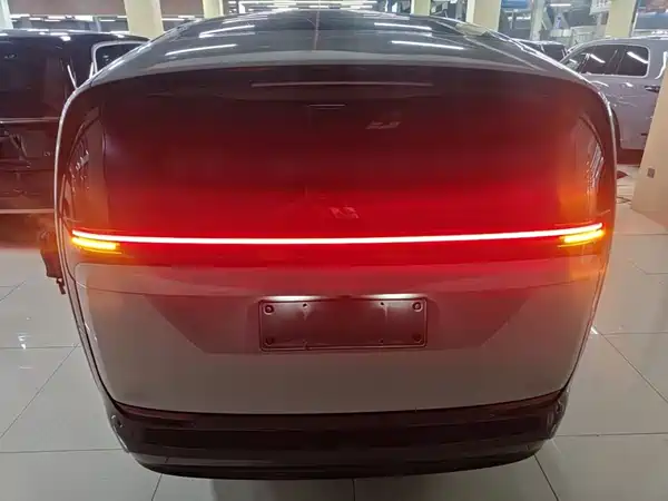 Li Auto MEGA 2024
