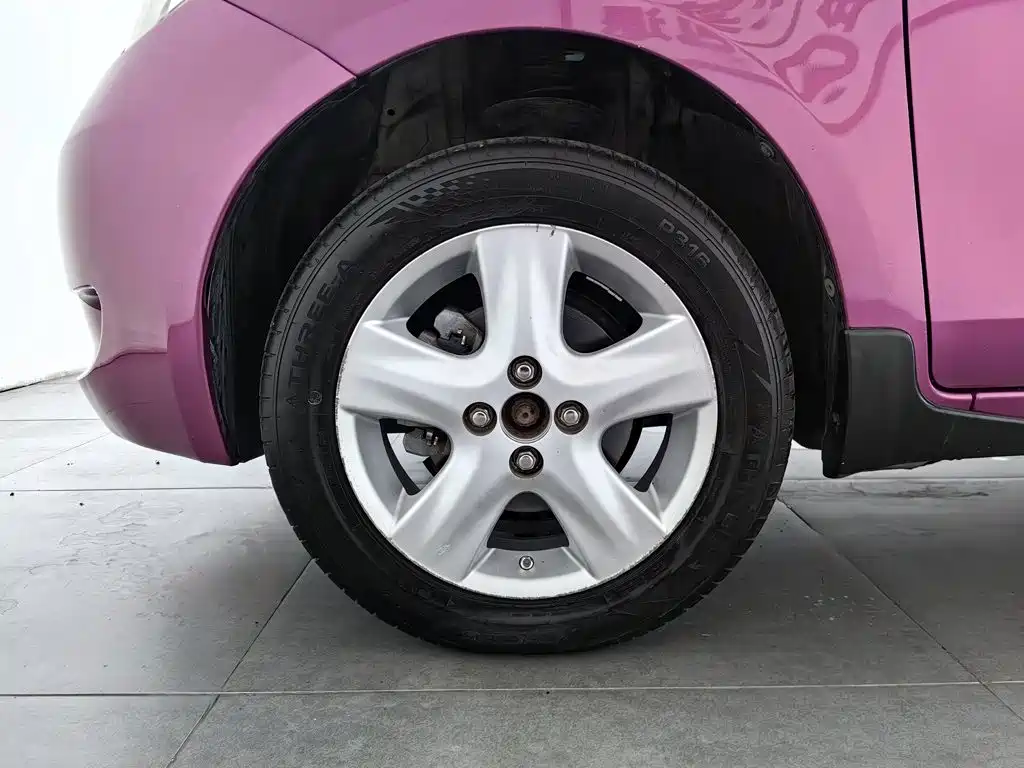 Toyota Yaris L 2010 — фото 17