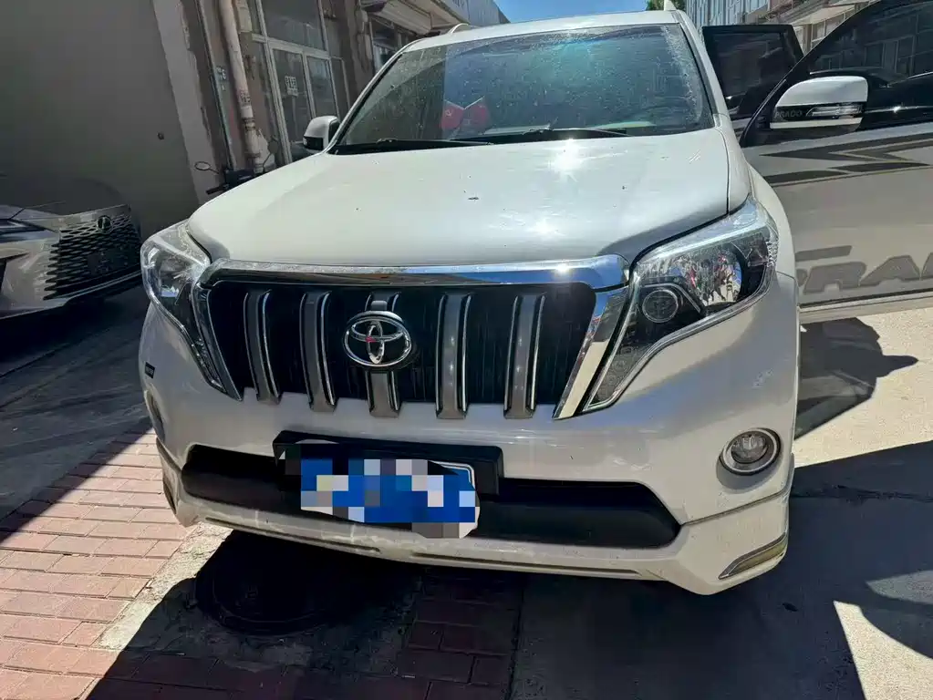 Toyota Prado 2017 — фото 1