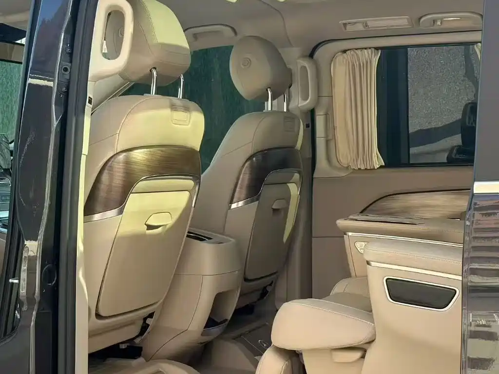 Mercedes-Benz V-Class 2023 — фото 5