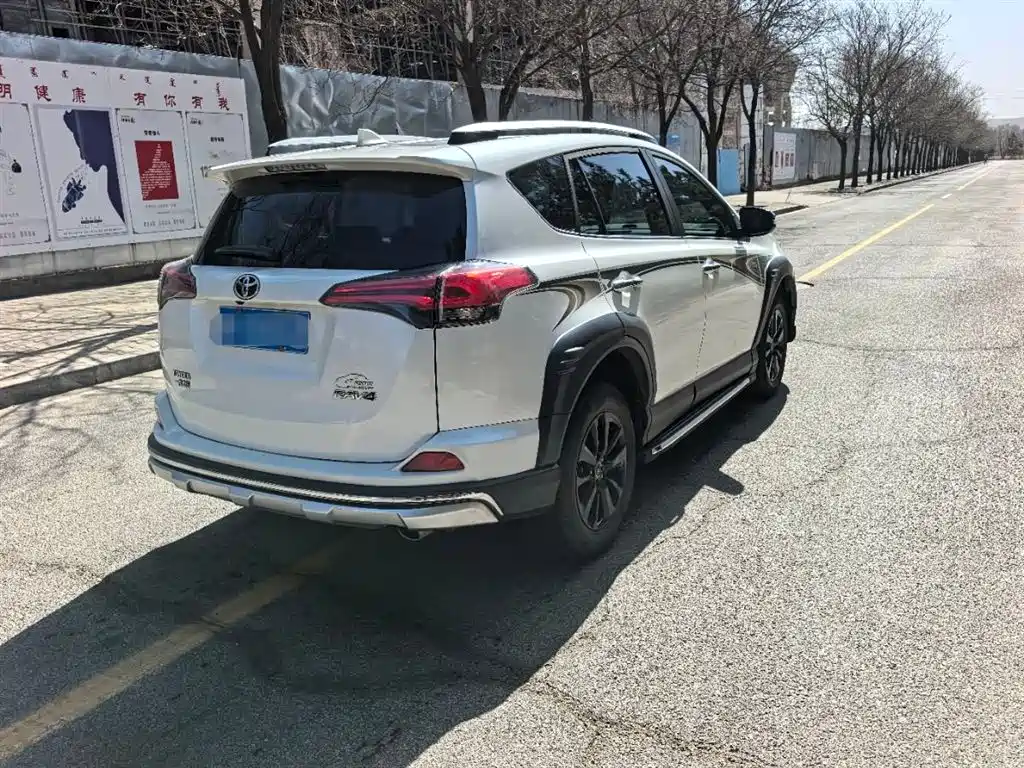 Toyota RAV4 2019 — фото 9