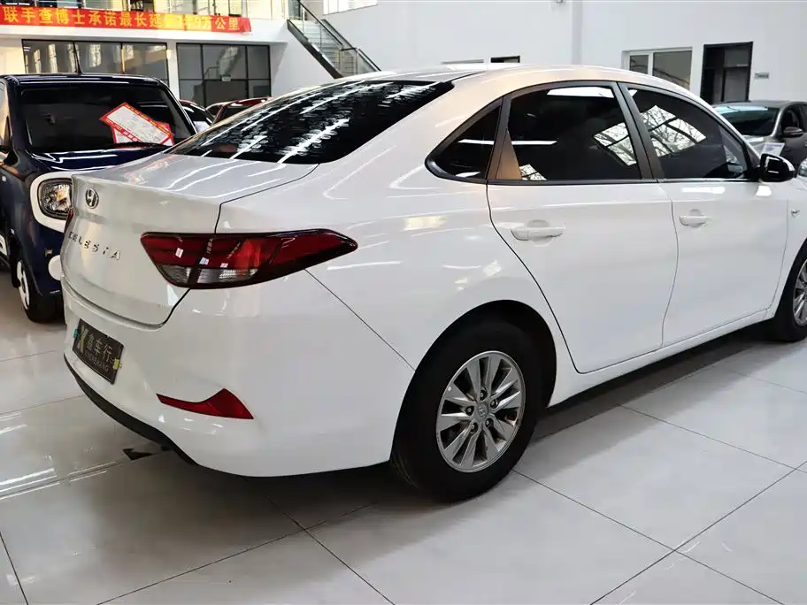 Hyundai Elantra 2022 — фото 9