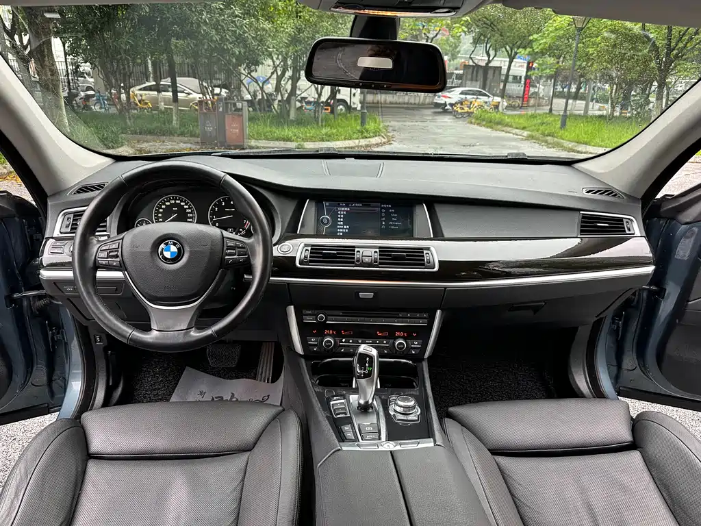 BMW 5 Series GT 2012 — фото 16