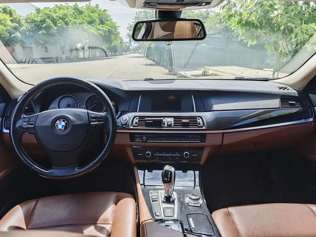 BMW 5 Series 2016 — фото 8