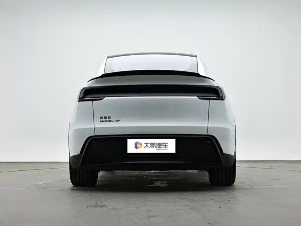 Tesla Model Y L 2025