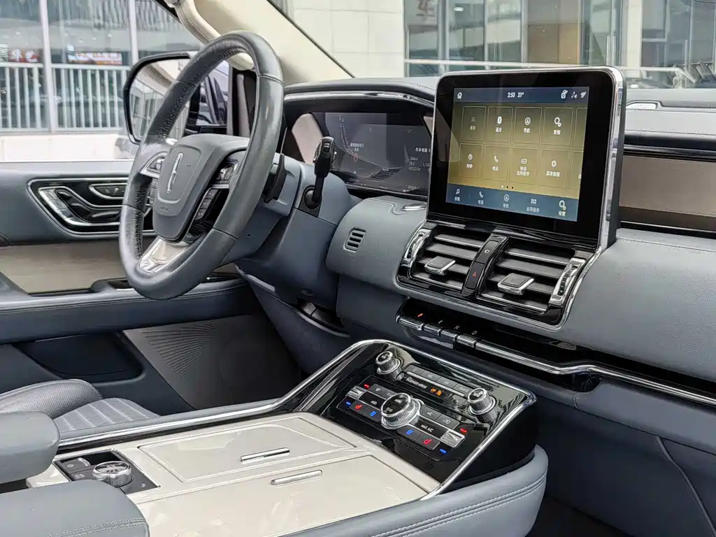 Lincoln Navigator 2021 — фото 22