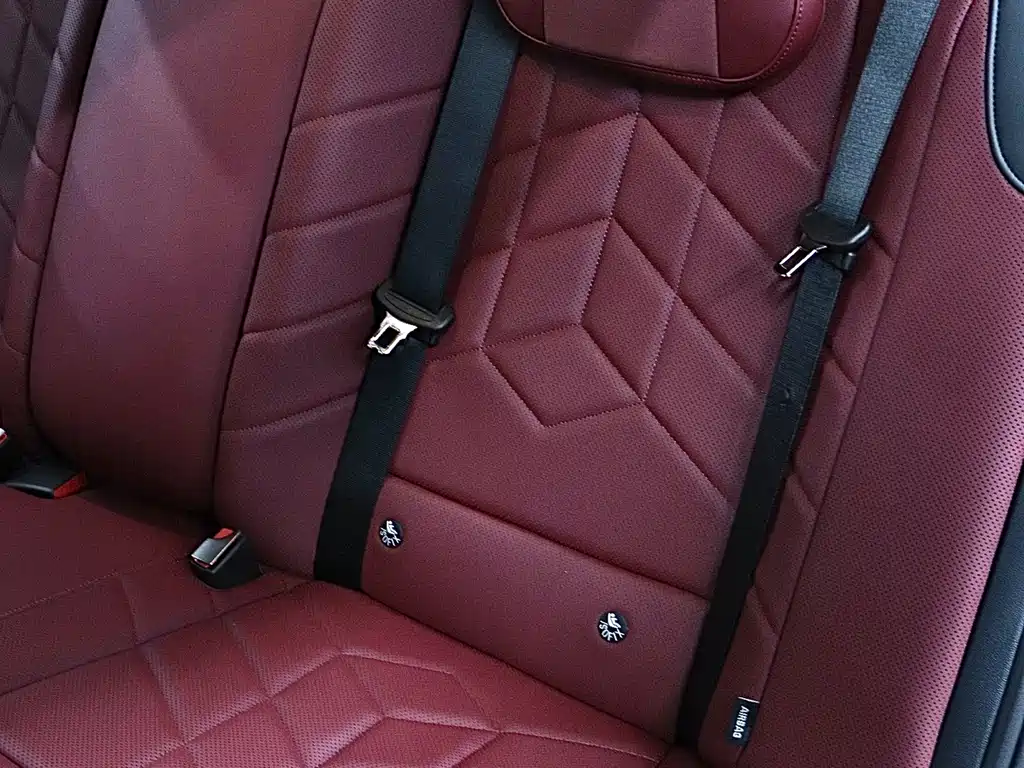 BMW 5 Series 2025 — фото 14