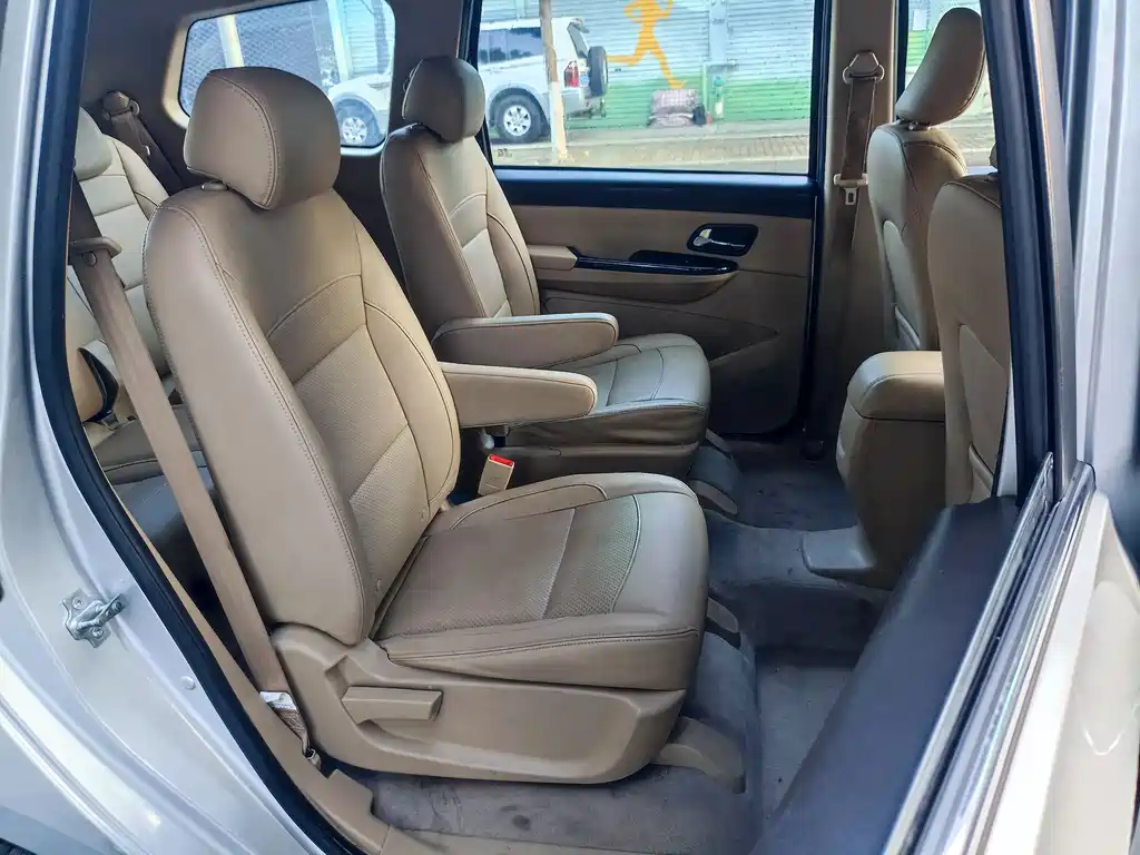 Wuling Hongguang 2015 — фото 34