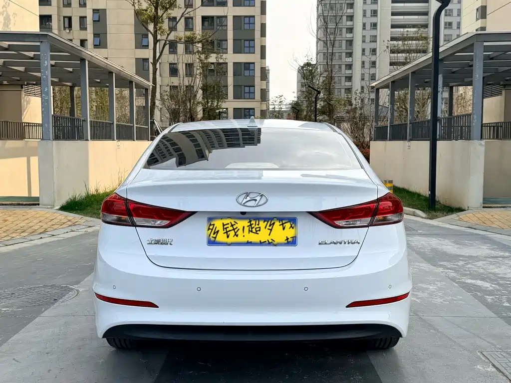 Hyundai Elantra 2020 — фото 12