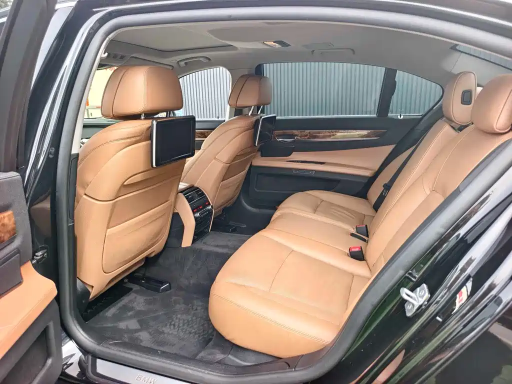 BMW 7 Series 2013 — фото 29