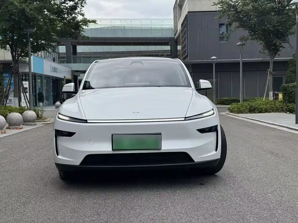 Tesla Model Y 2025