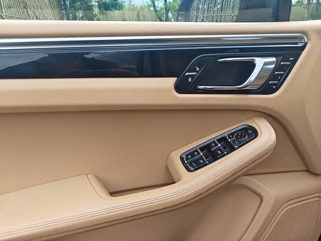 Porsche Macan 2015 — фото 12