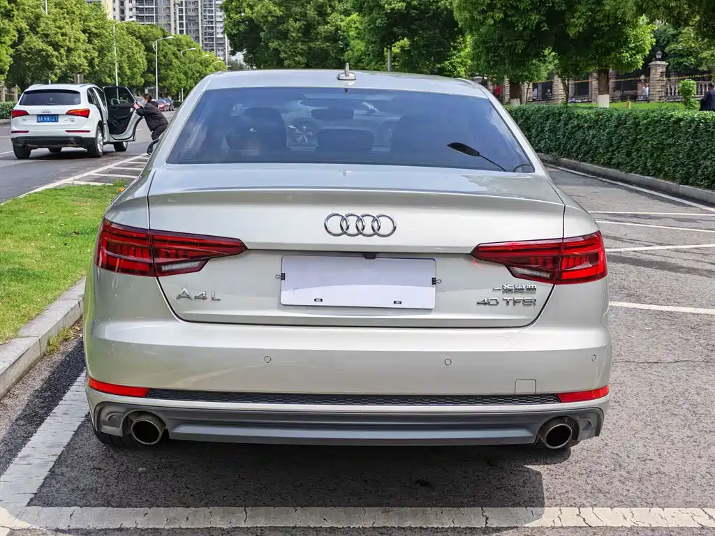 Audi A4L 2018 — фото 10