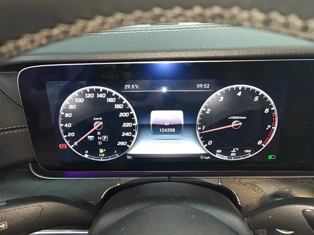 Mercedes-Benz E-Class 2019 — фото 12