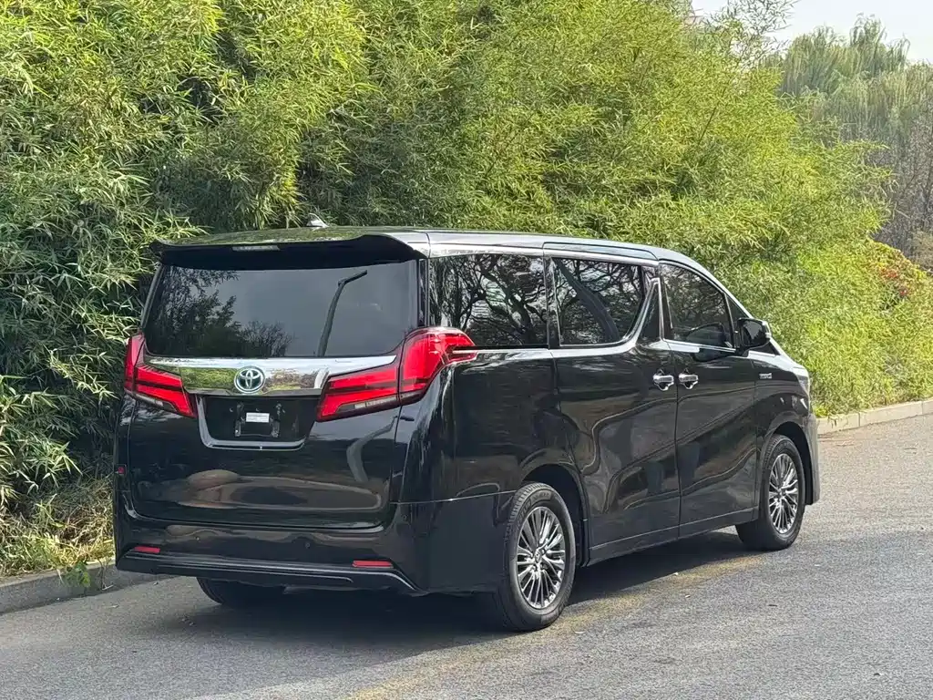 Toyota Alphard 2023 — фото 14