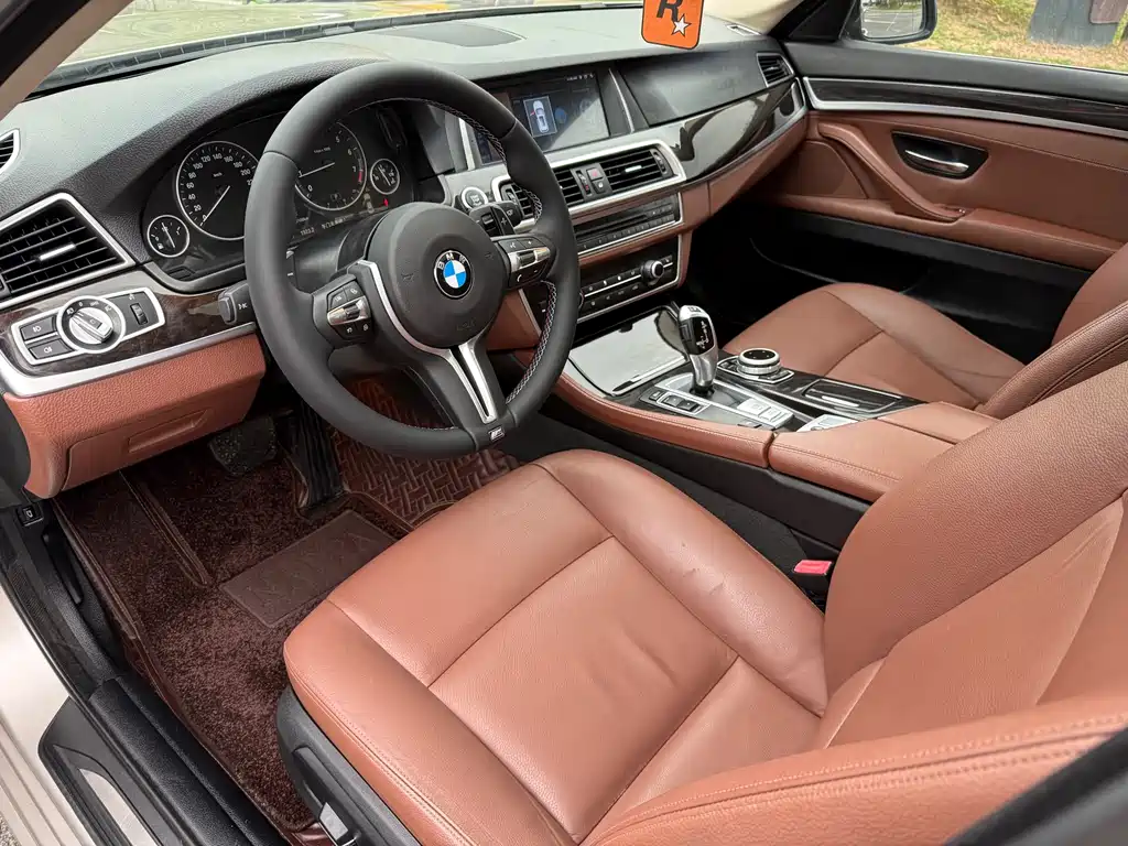 BMW 5 Series 2015 — фото 13