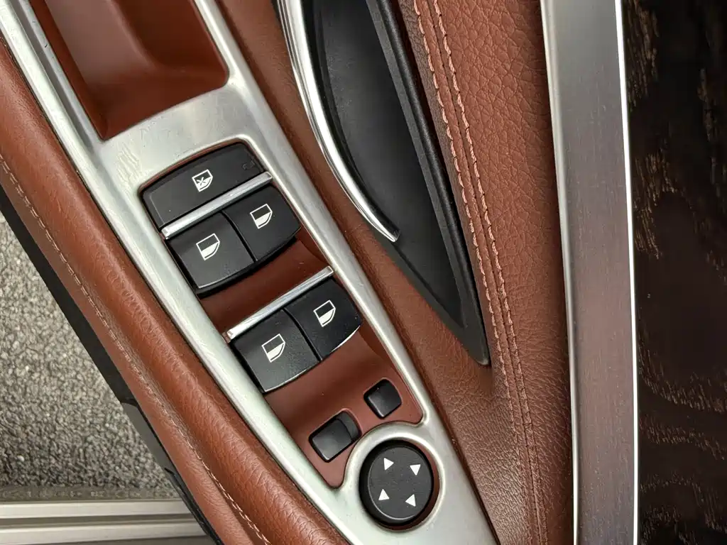 BMW 5 Series 2015 — фото 21