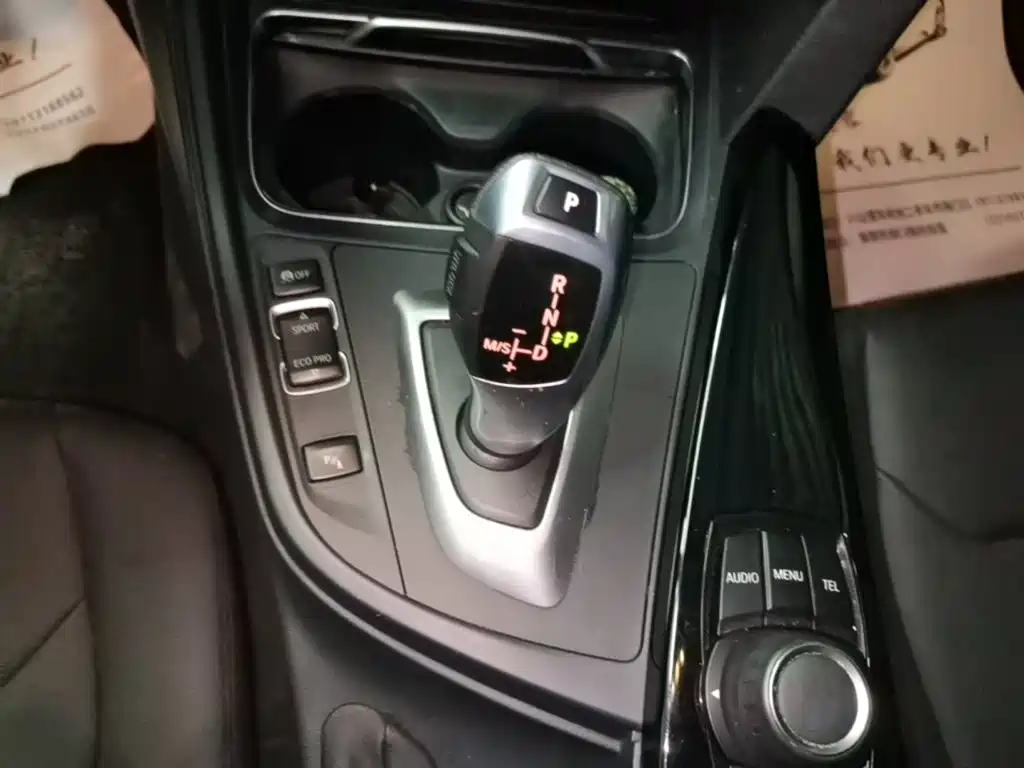 BMW 3 Series 2017 — фото 14
