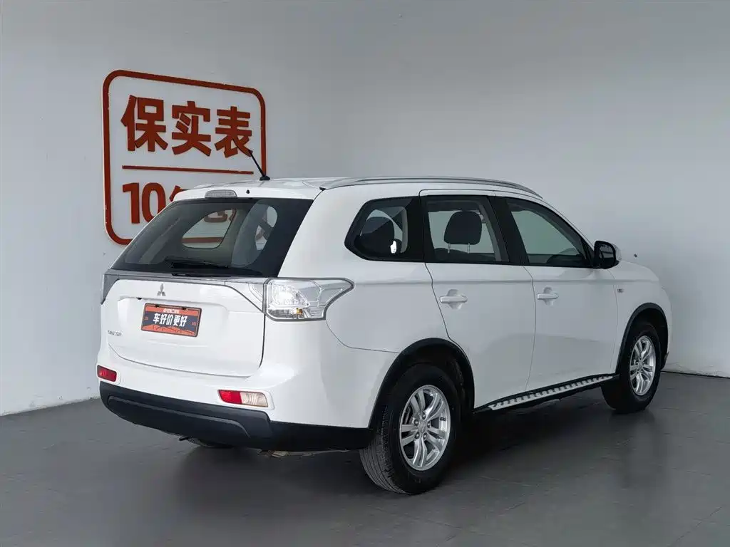 Mitsubishi Outlander 2015 — фото 2