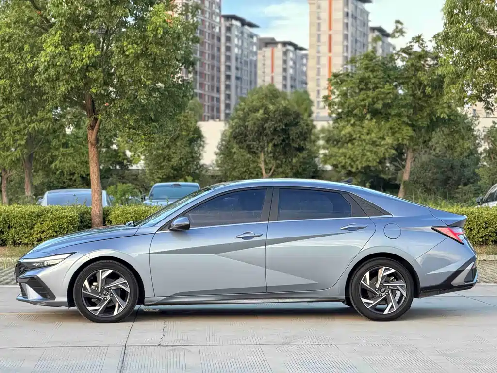 Hyundai Elantra 2024