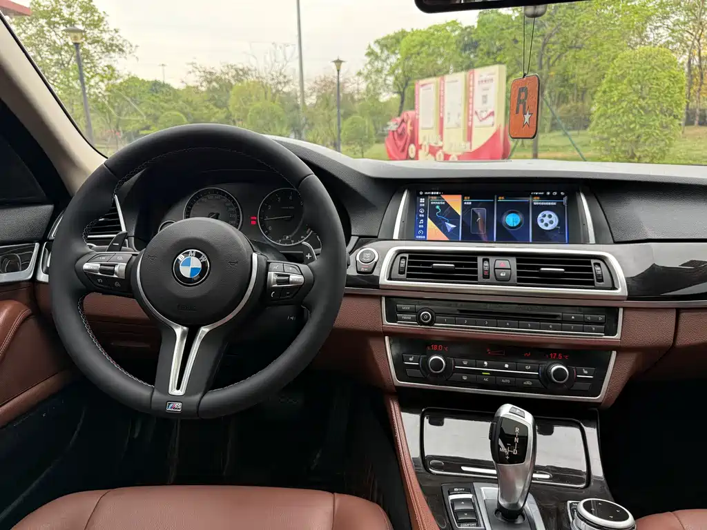 BMW 5 Series 2015 — фото 12