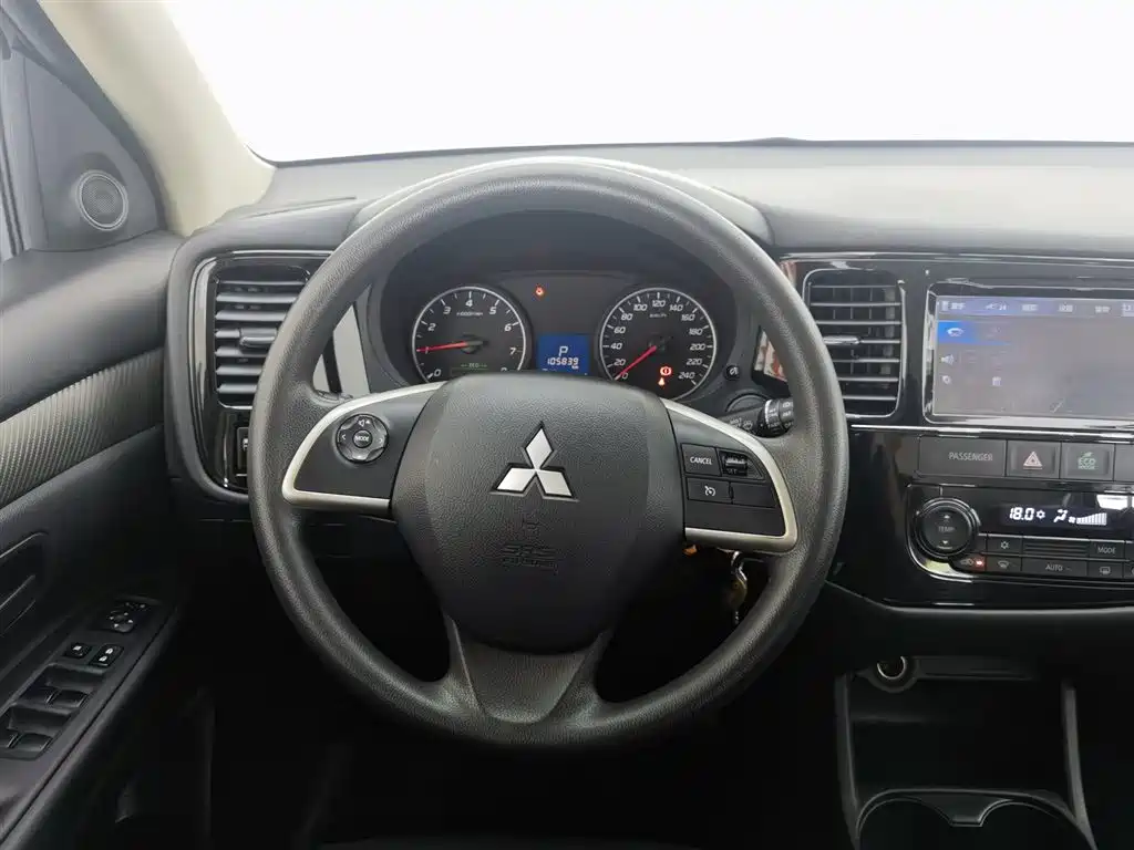 Mitsubishi Outlander 2015 — фото 11