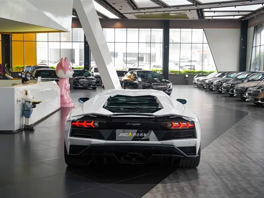 Lamborghini Aventador 2019 — фото 8