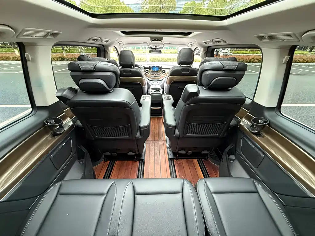 Mercedes-Benz V-Class 2021 — фото 14