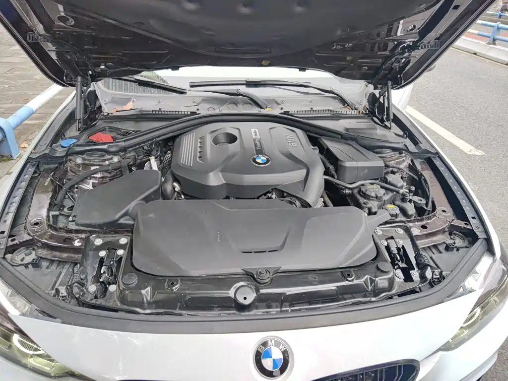 BMW 3 Series 2017 — фото 11