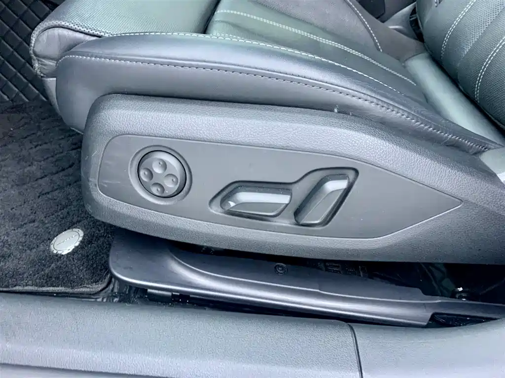 Audi A4L 2023 — фото 26