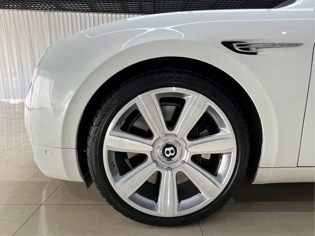 Bentley Flying Spur 2014 — фото 24