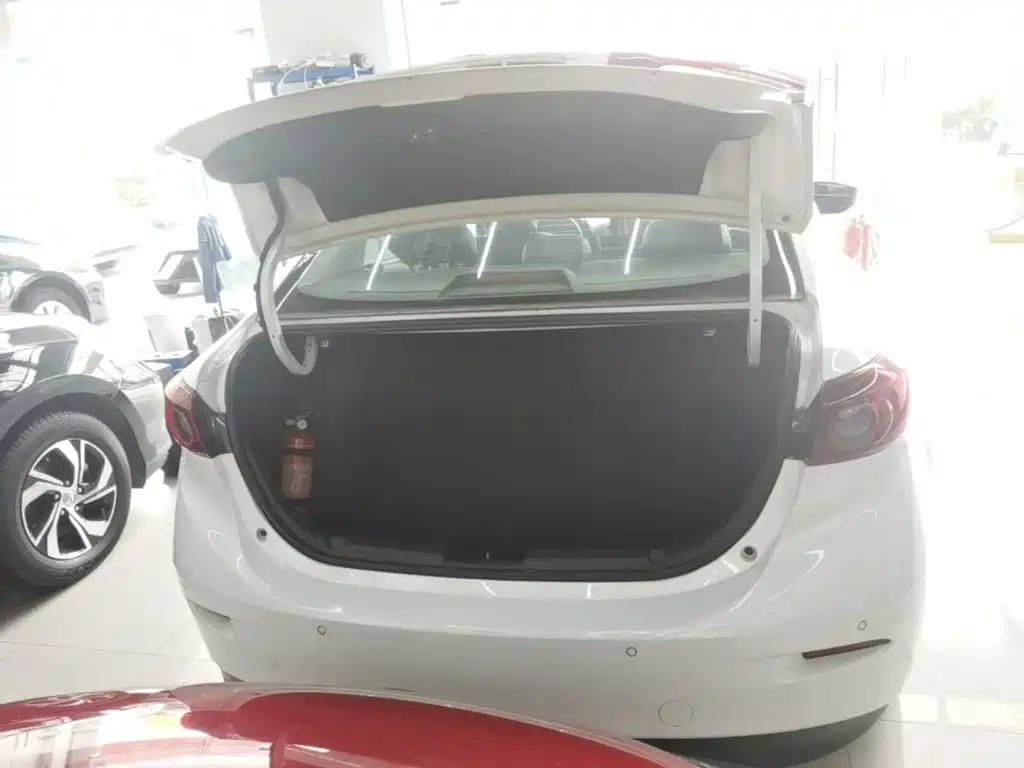 Mazda 3 Axela 2015 — фото 15